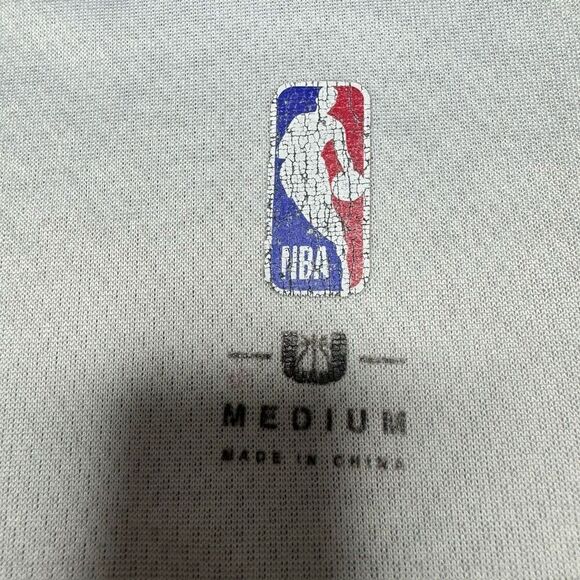 NBA Chicago Bulls Rare Jersey Mens M Green/Red Trim Embroidered Logo Cream - Picture 5 of 13